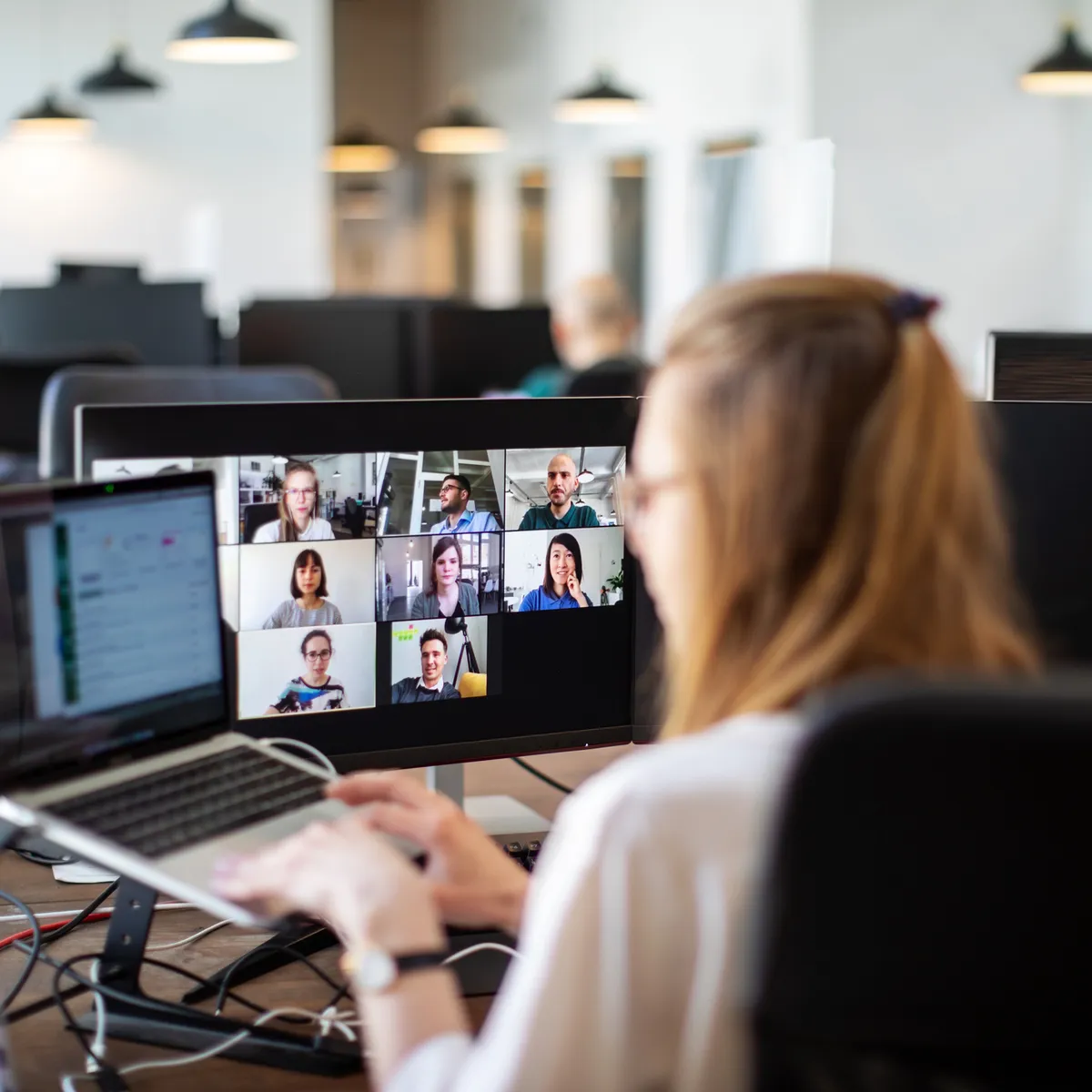 video call hybrid office working teams zoom meeting